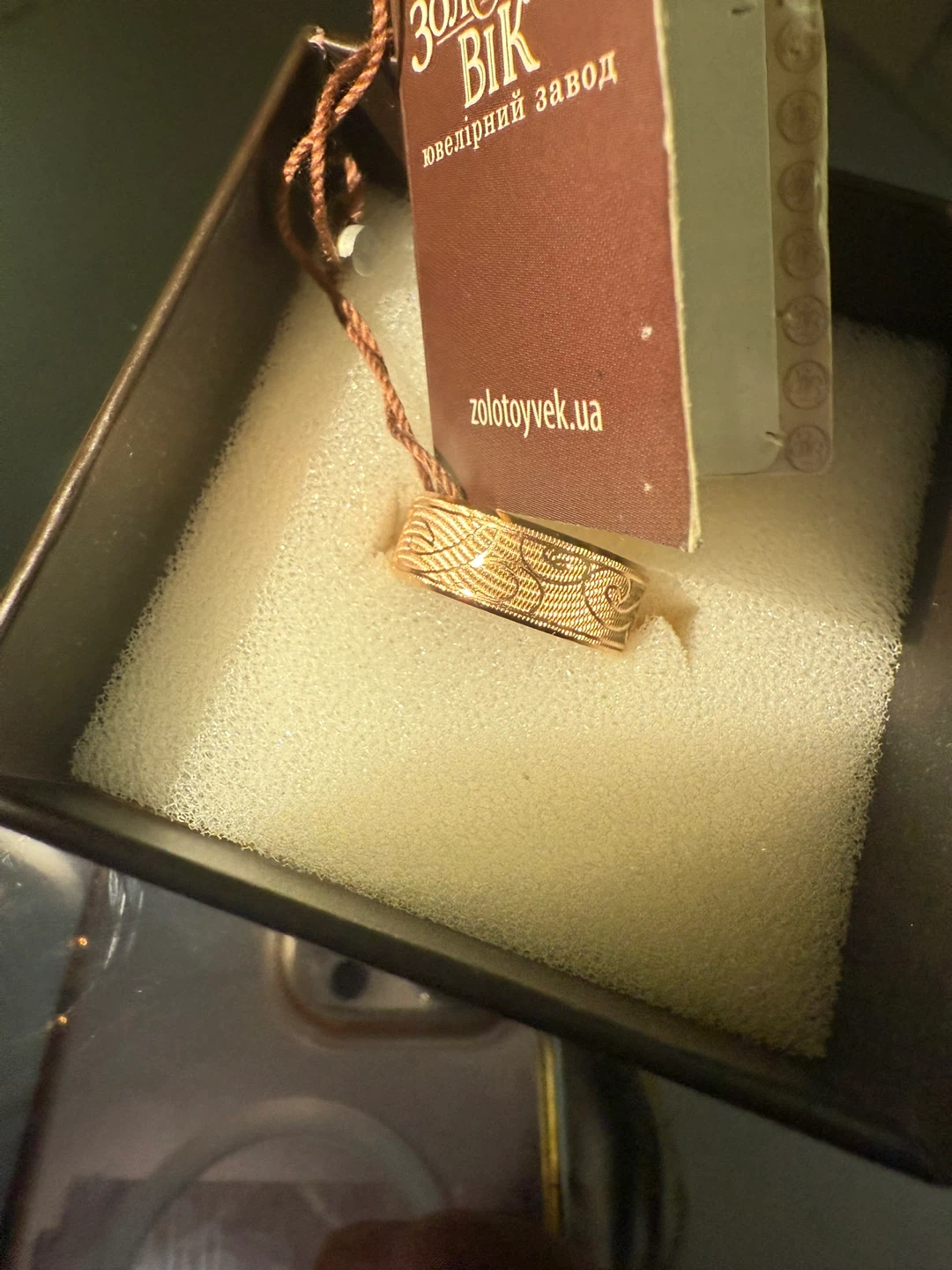 Gold Ring Size 8 - photo 3