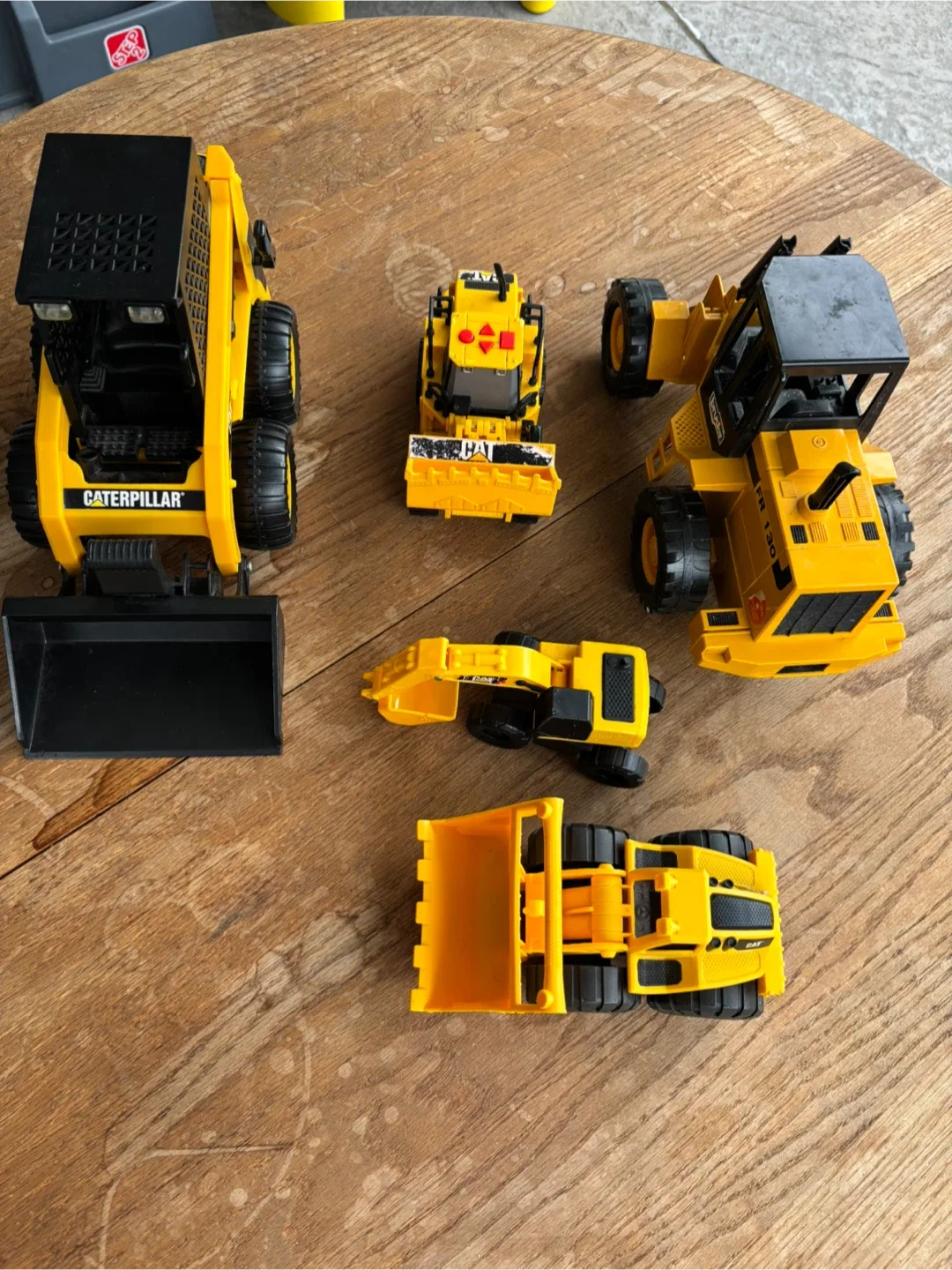 Caterpillar CAT Construction Vehicle Toys Set thumbnail