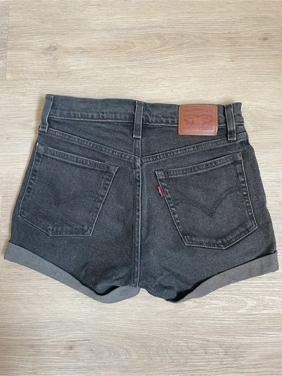 Levi's Black Denim Shorts - size 25 image indicator(4)