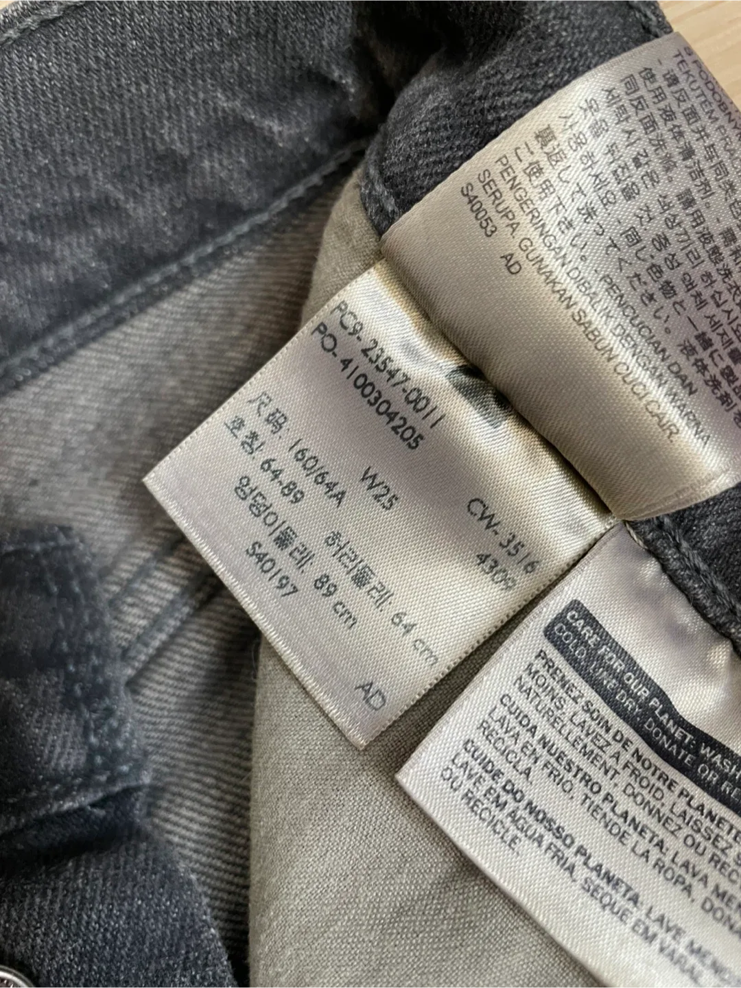 Levi's Black Denim Shorts - size 25 image indicator(6)