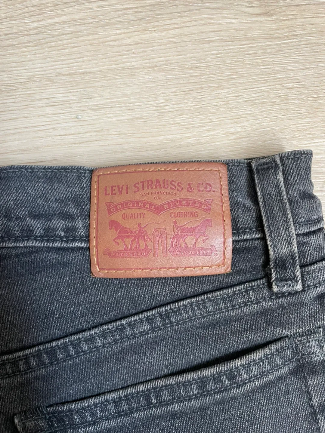 Levi's Black Denim Shorts - size 25 image indicator(5)