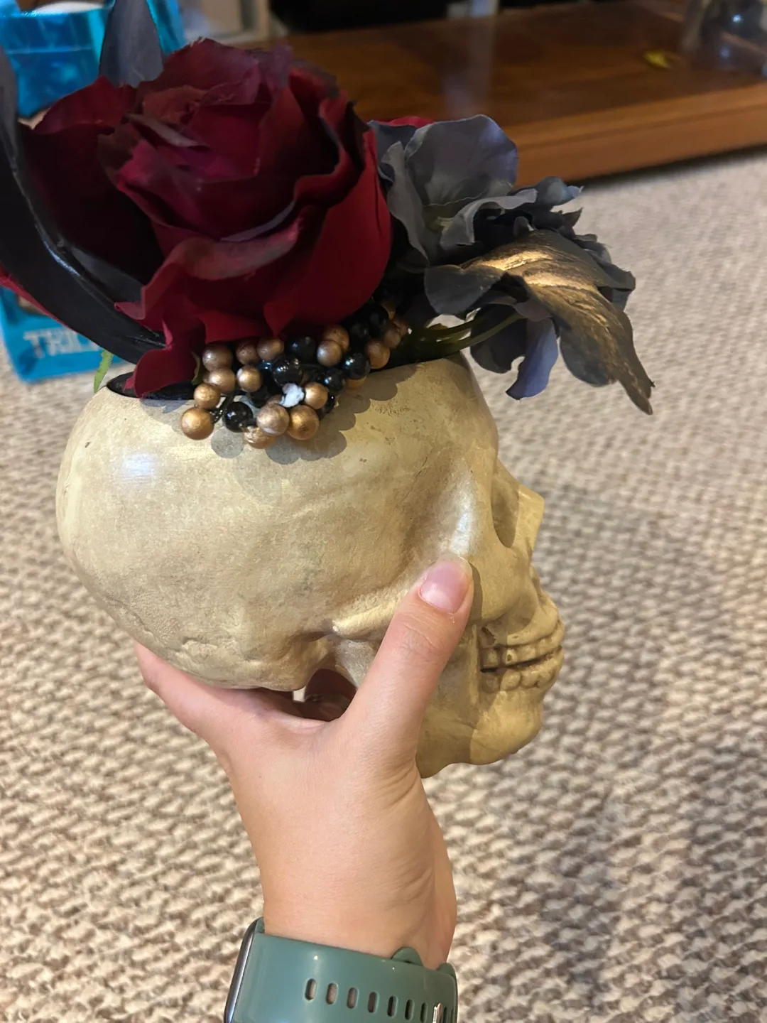 Skull Vase with Flowers image indicator(5)