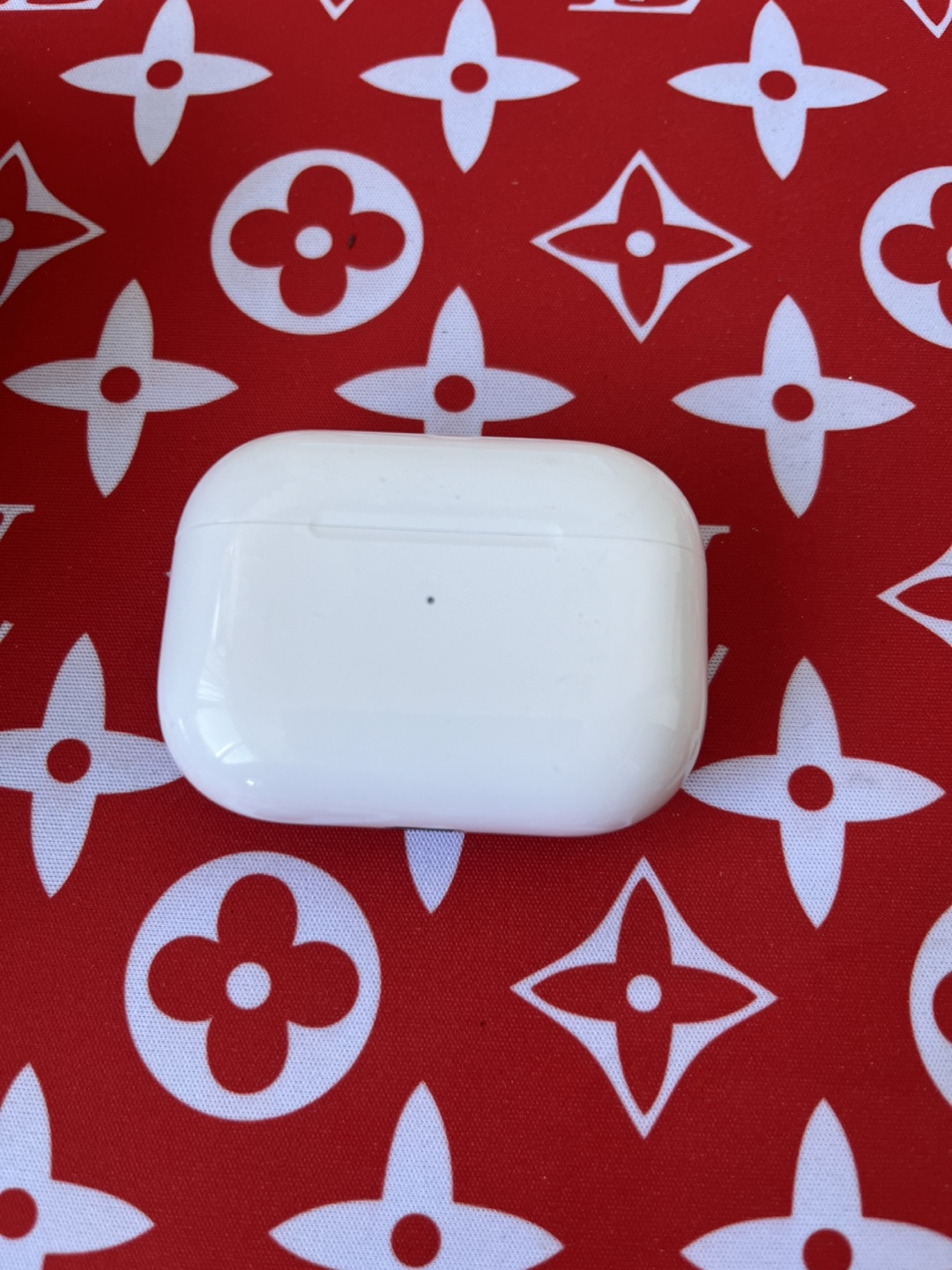 Apple AirPods Pro 1st Gen - photo 3