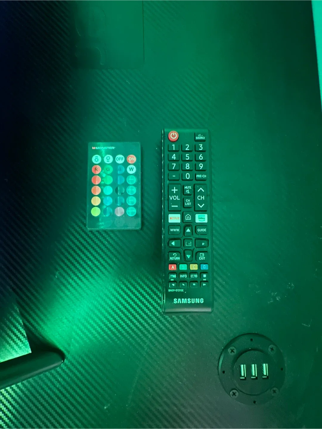 Samsung 4k UHD LED 43 INCHES TELEVISION with LED Strip image indicator(4)