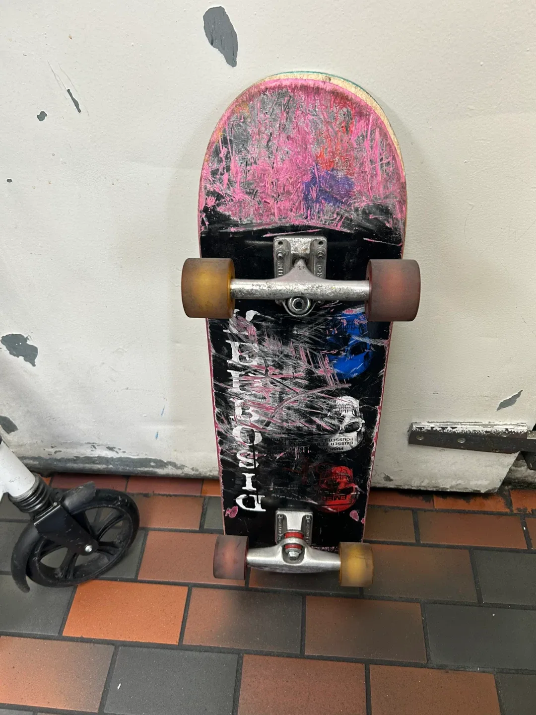 Used Skateboard - Knee Knee