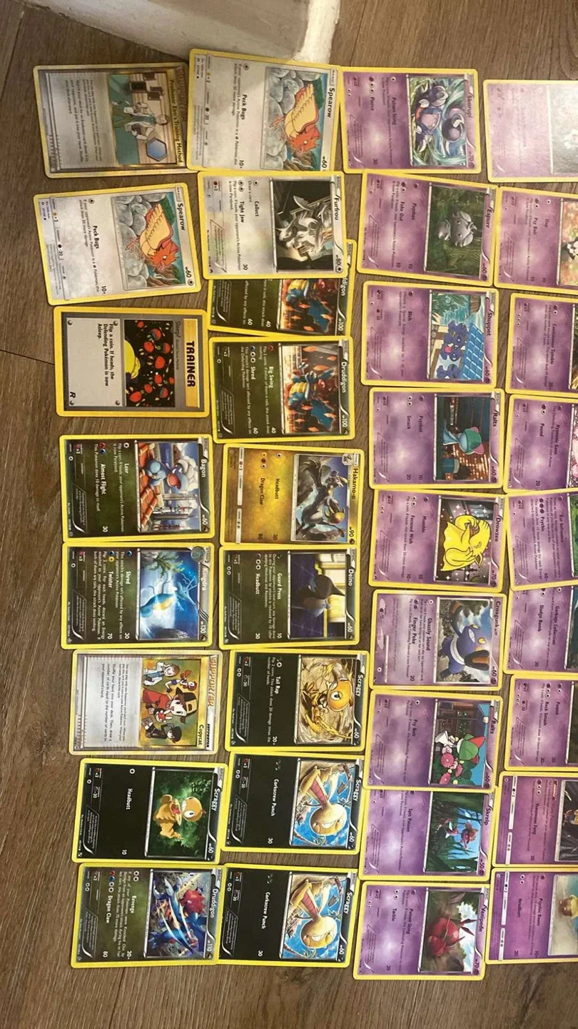 Pokémon Trading Cards Collection (600 cards) image indicator(2)