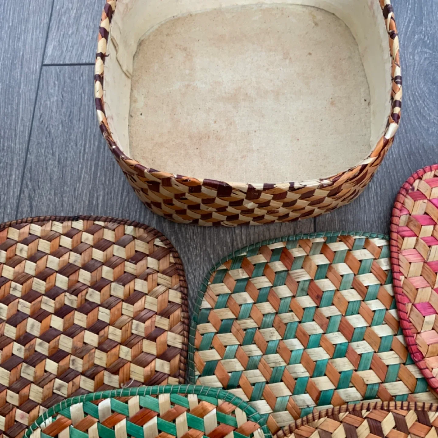 Woven Basket and Coaster Set image indicator(3)