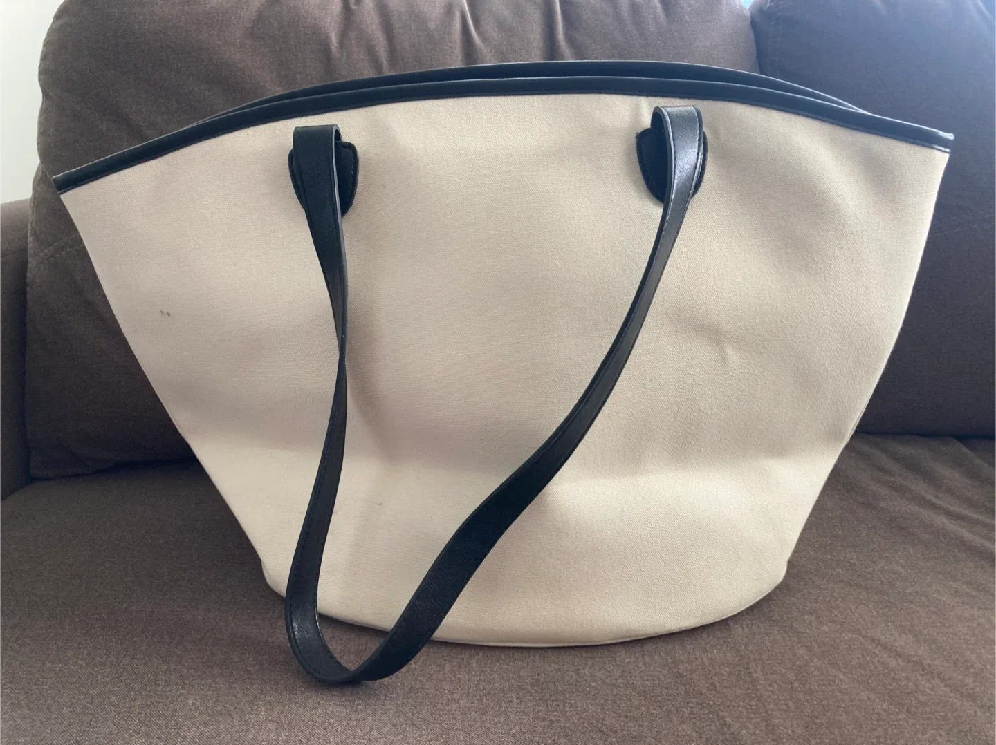 Roots Beige & Black Tote Bag image indicator(4)