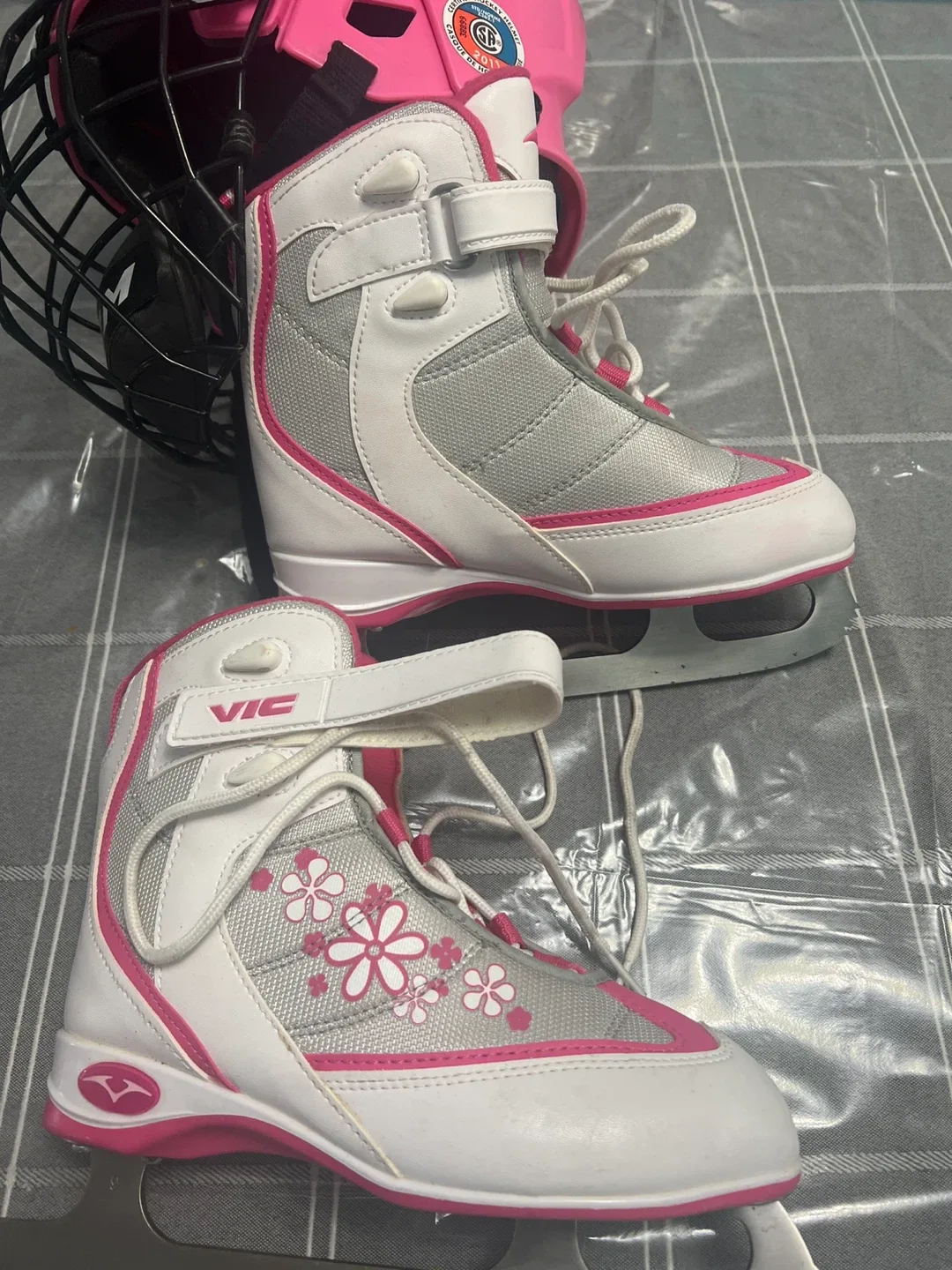 VIC Ice Skates - US Size 4 image indicator(4)