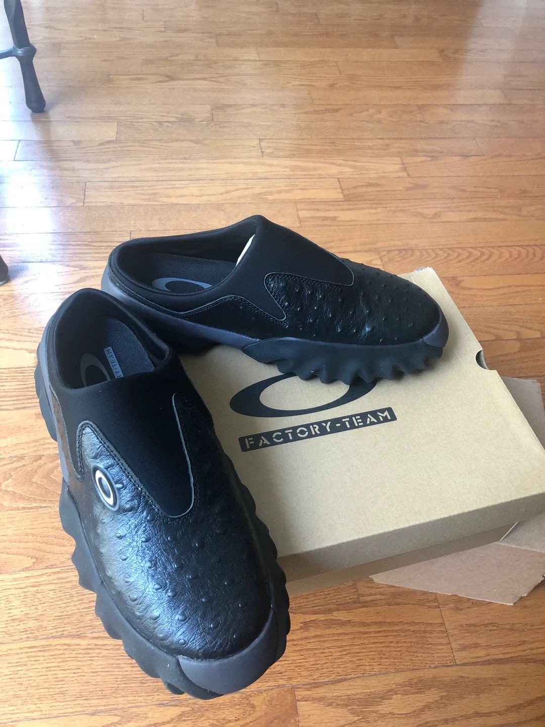 NEW Oakley Factory Ostrich Chop Saw Mules- Original Box image indicator(4)