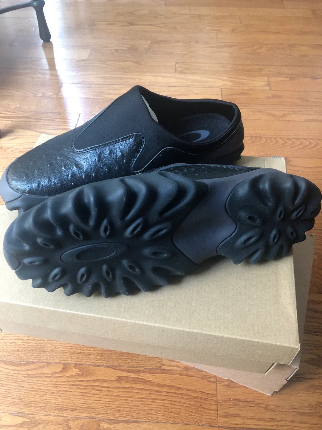 NEW Oakley Factory Ostrich Chop Saw Mules- Original Box image indicator(7)