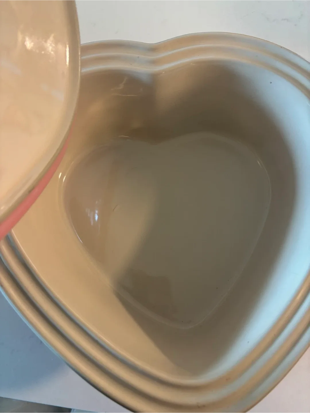 Le Creuset Heart Cocotte 2.4L Pink STONEWARE image indicator(4)