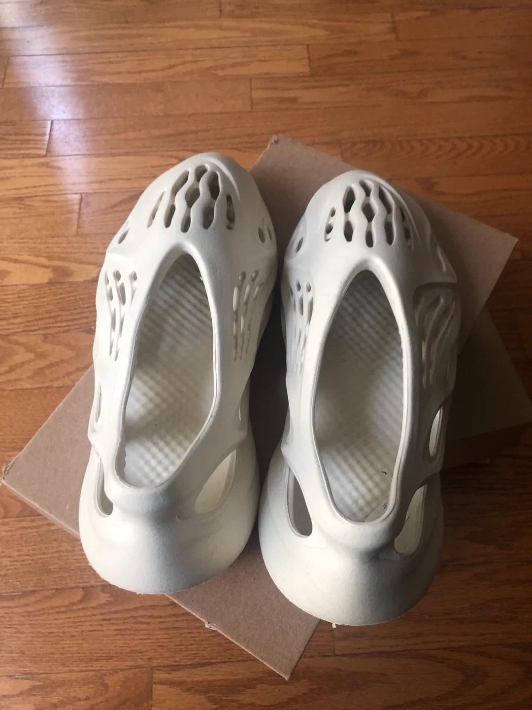 Adidas YZY Foam Runner Sand US 10 image indicator(6)