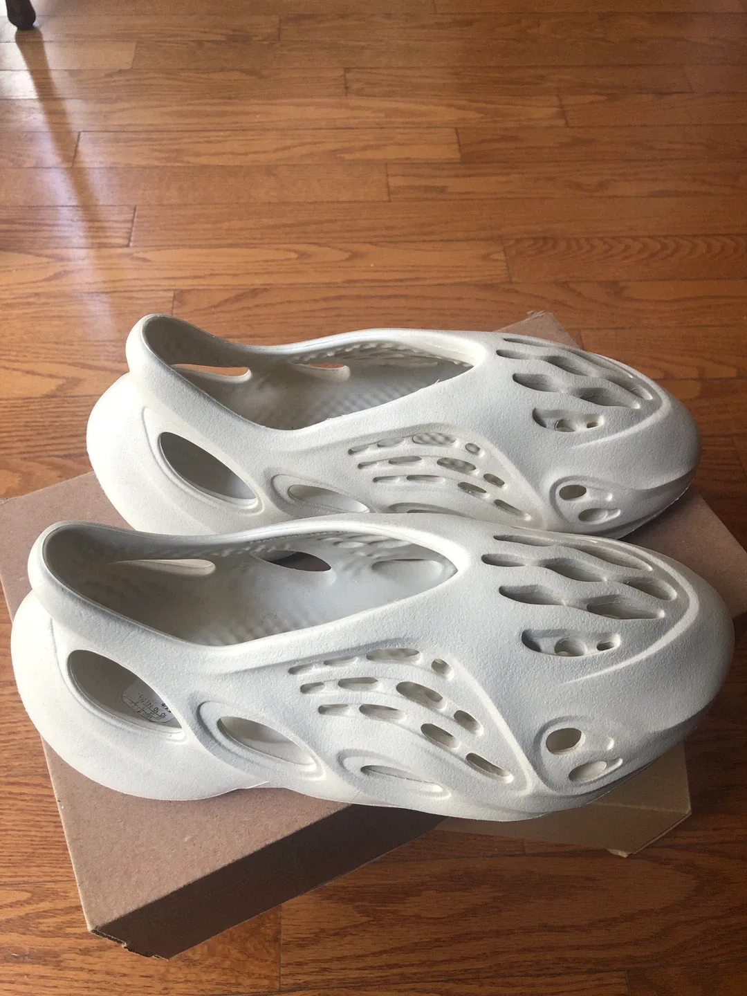 Adidas YZY Foam Runner Sand US 10 image indicator(4)