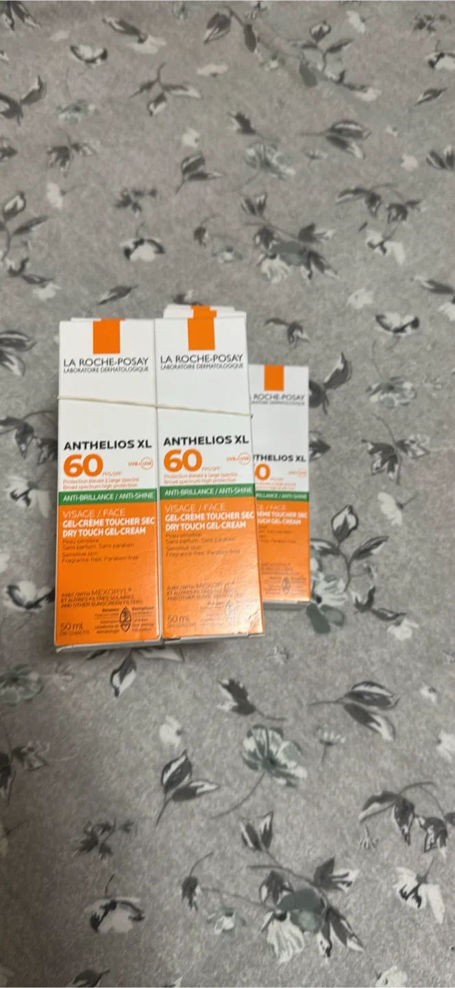La Roche-Posay Anthelios XL SPF 60 Sunscreen thumbnail