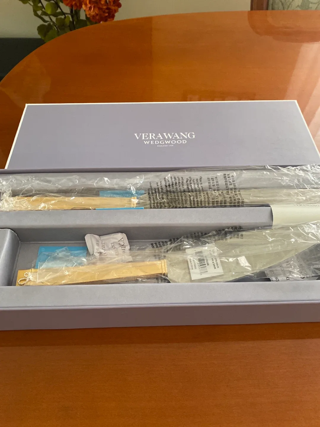 Vera Wang Wedgwood Cake Knife & Server Set - New image indicator(2)