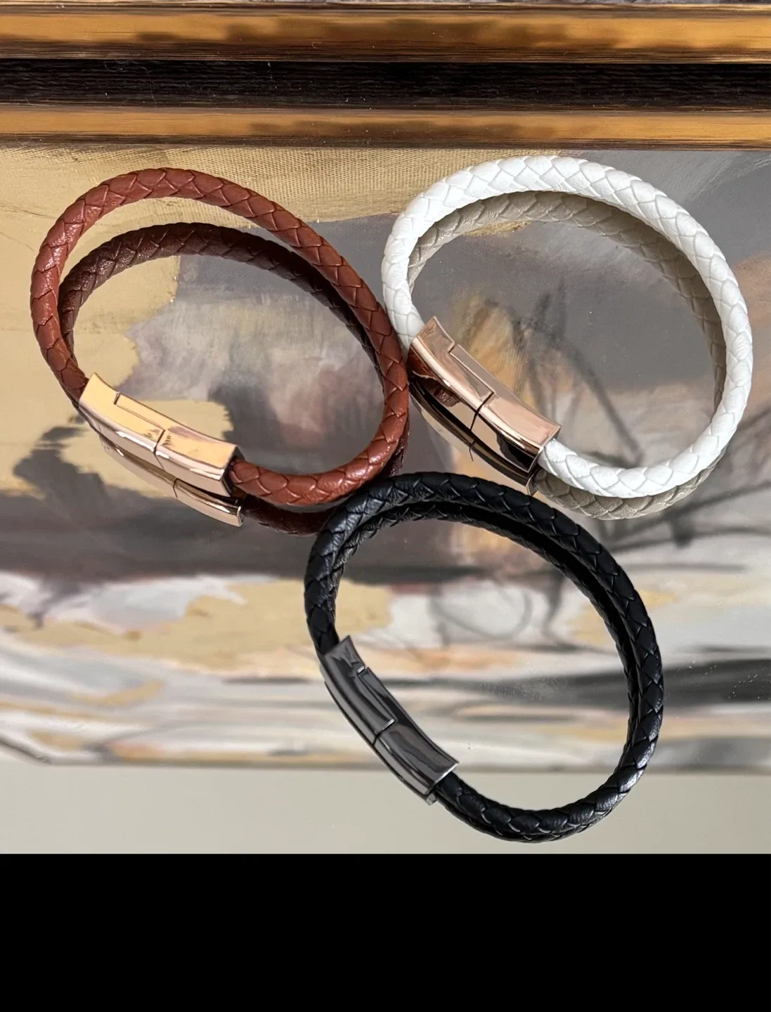 Leather Charging Bracelet image indicator(2)