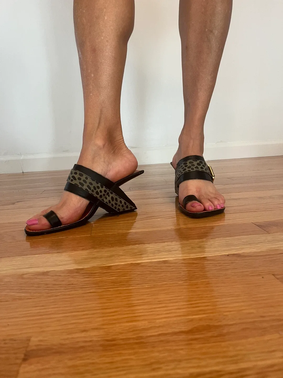Unique Heels thumbnail