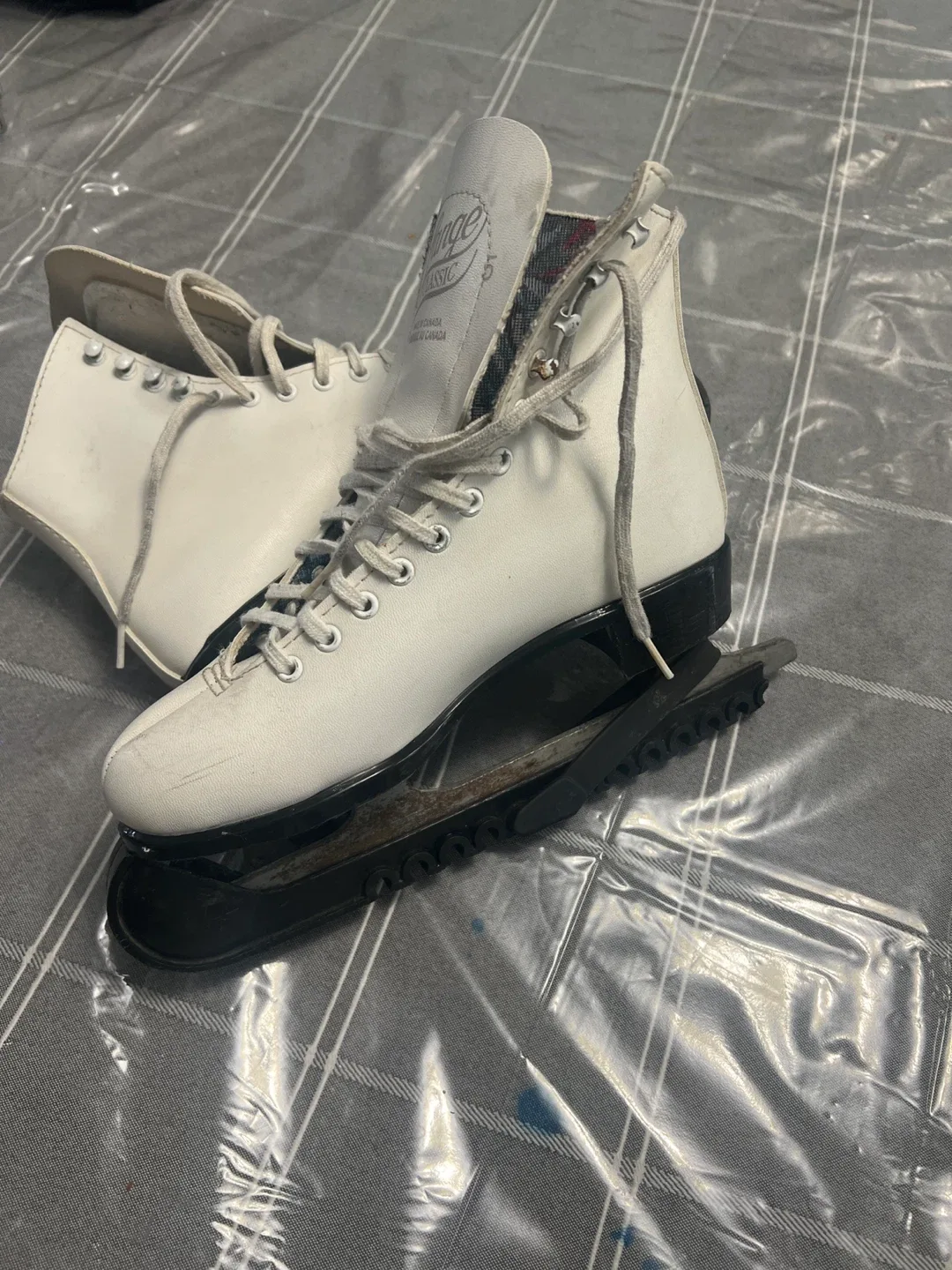 Lange Classic White Ice Skates - Size 5 image indicator(2)