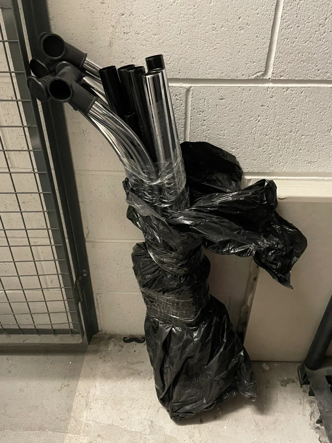 SortWise Expandable Double Rod Clothes Rack image indicator(2)