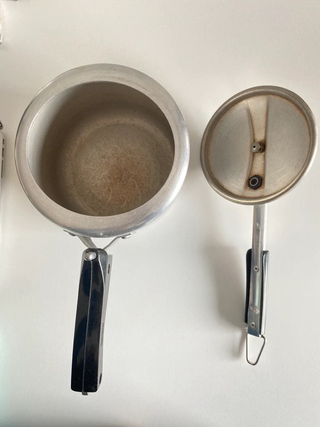 Hawkins 3 Litre Pressure Cooker image indicator(2)