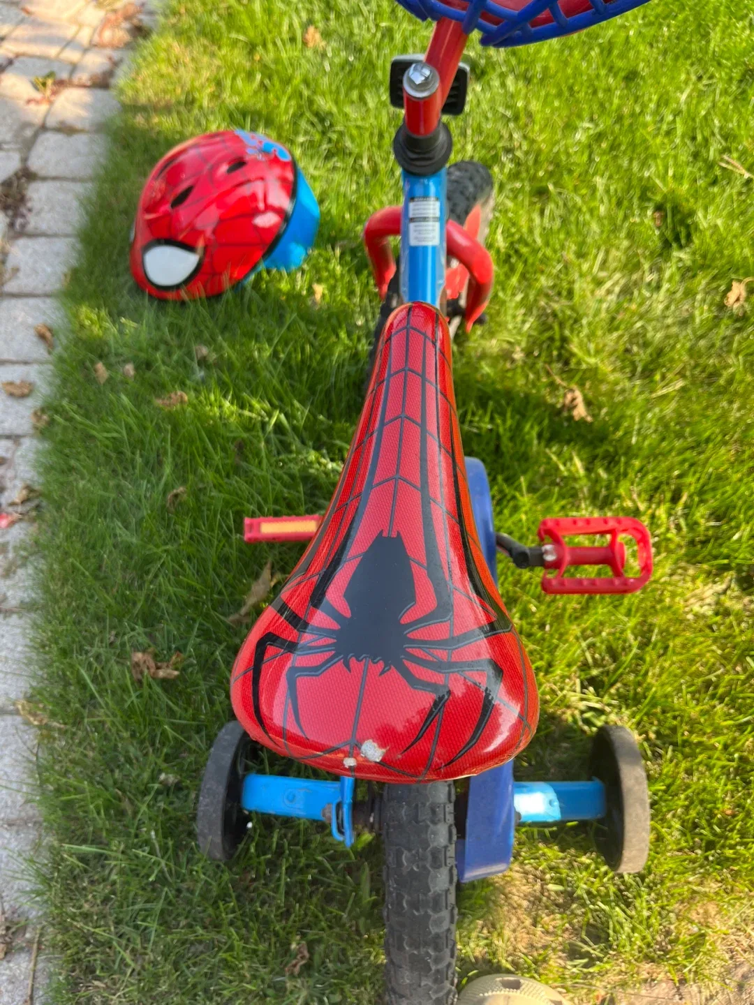 Spiderman Kids' Bike with Helmet image indicator(3)