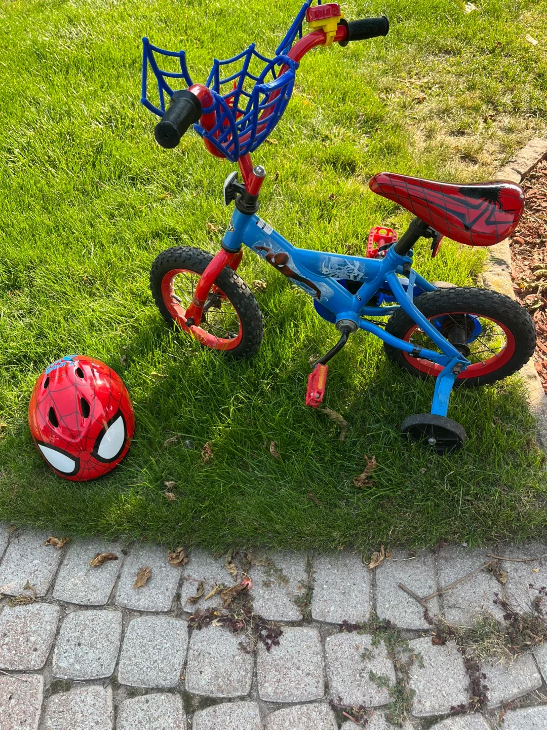 Spiderman Kids' Bike with Helmet image indicator(2)