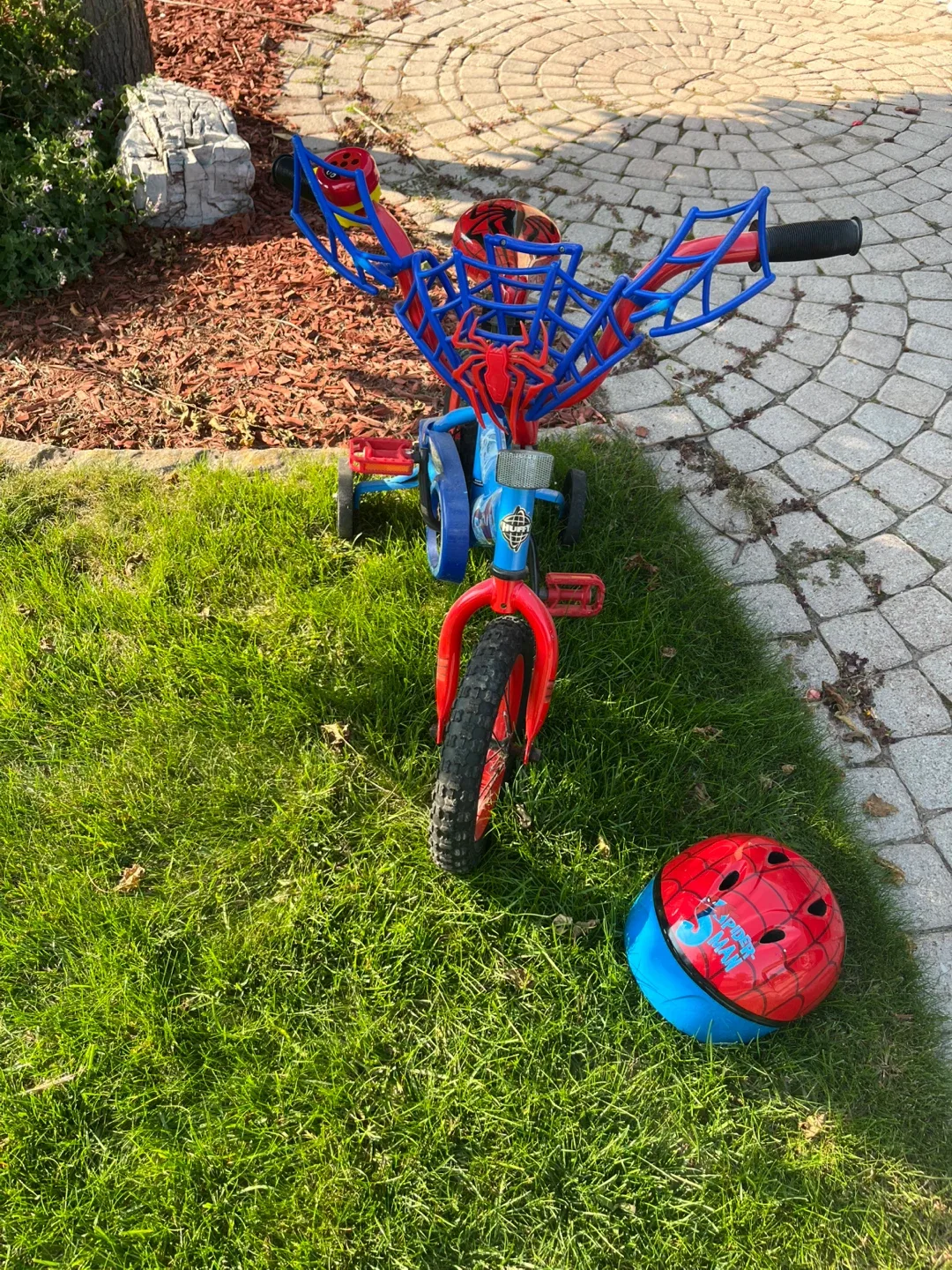 Spiderman Kids' Bike with Helmet image indicator(4)