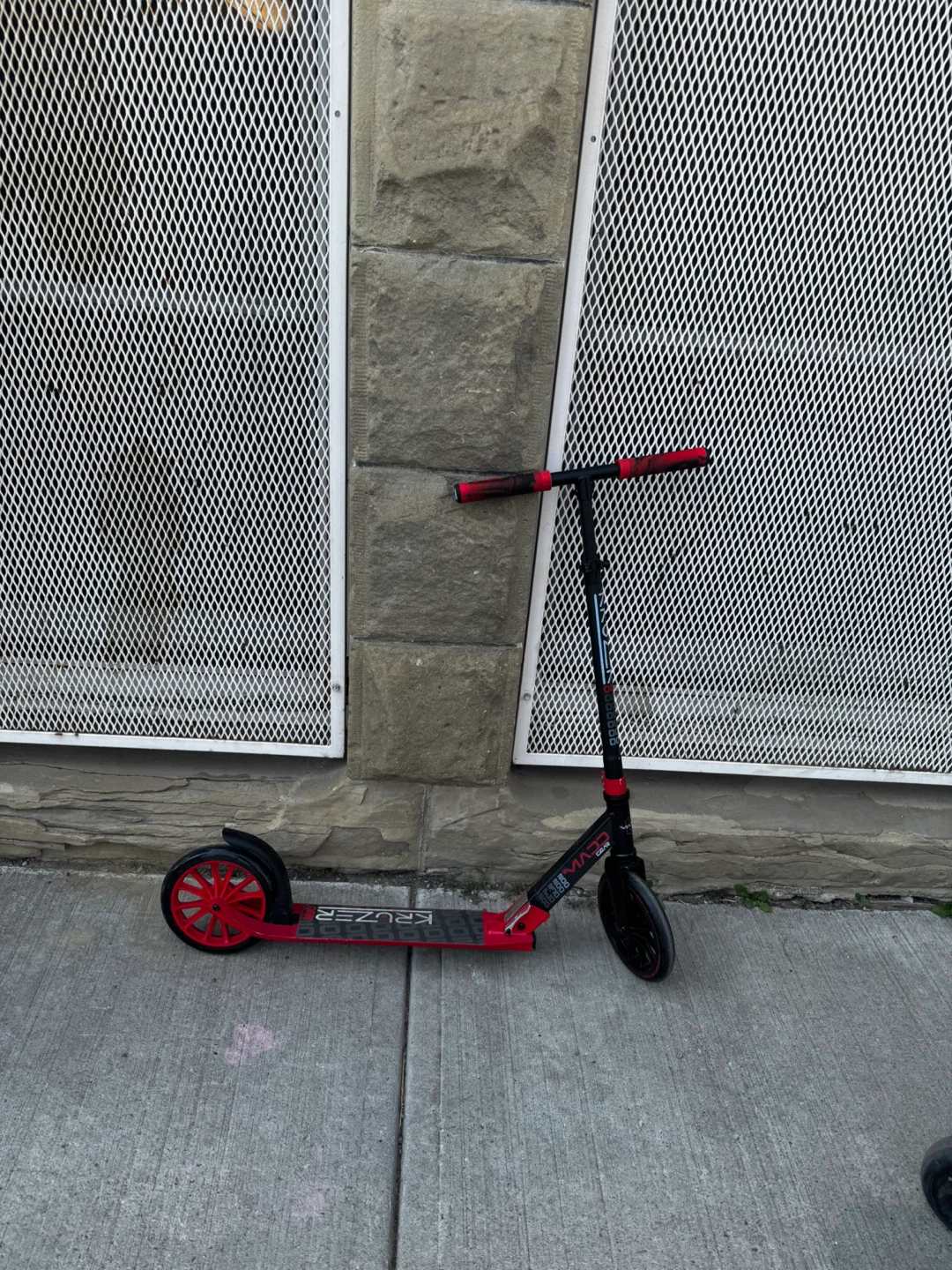 Madd Gear Kruzer 200 Scooter