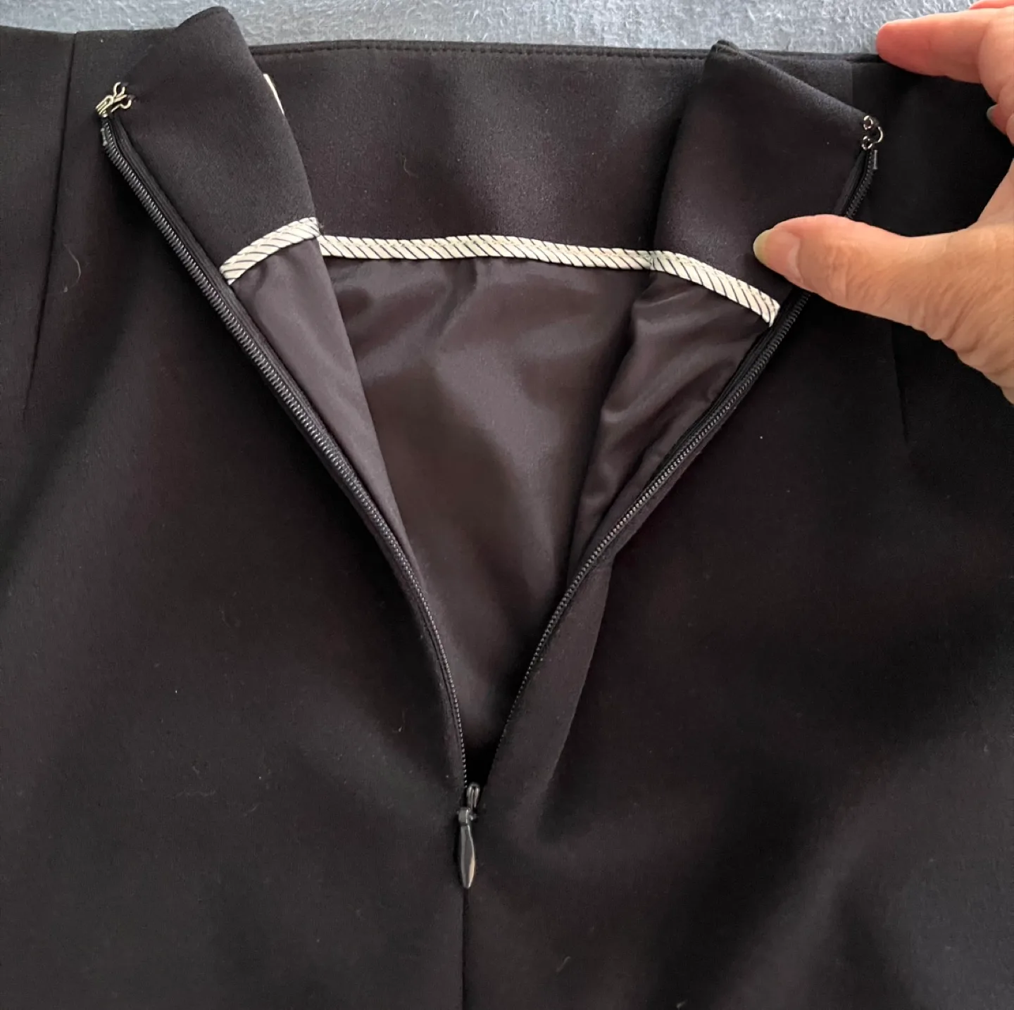 Calvin Klein Navy Blue Skirt - Size 12 image indicator(5)