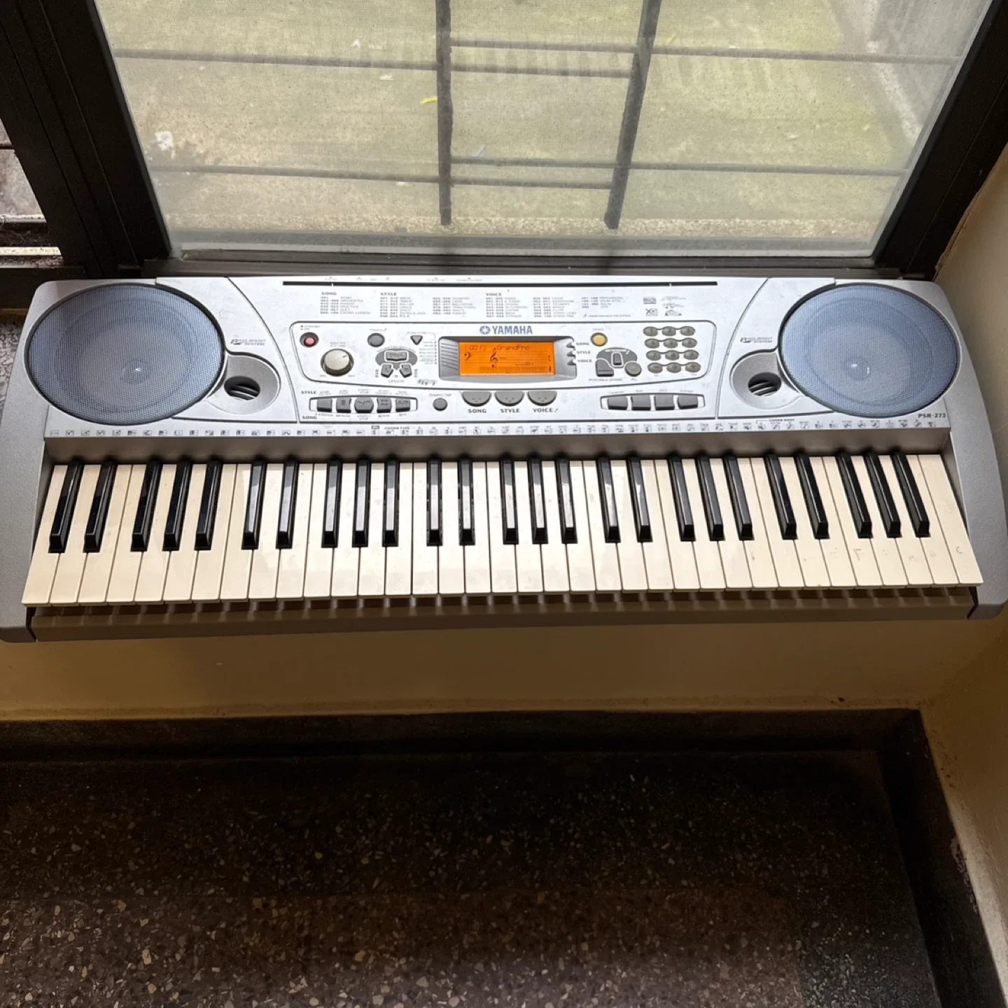Yamaha PSR-E273 Portable Keyboard thumbnail