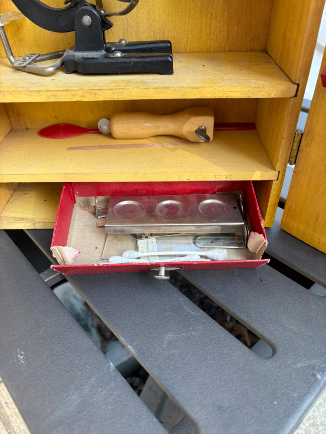 Vintage Gilbert Microscope Set image indicator(3)