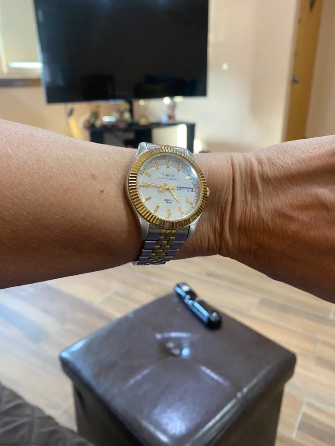 Timex The Waterbury Two-Tone Watch image indicator(7)