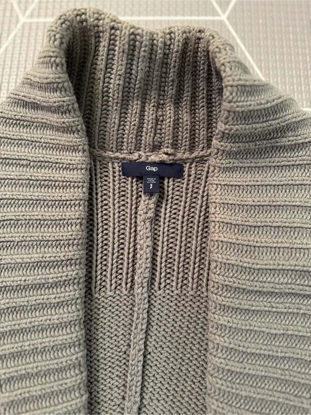 Gap Cardigan - Size S image indicator(2)