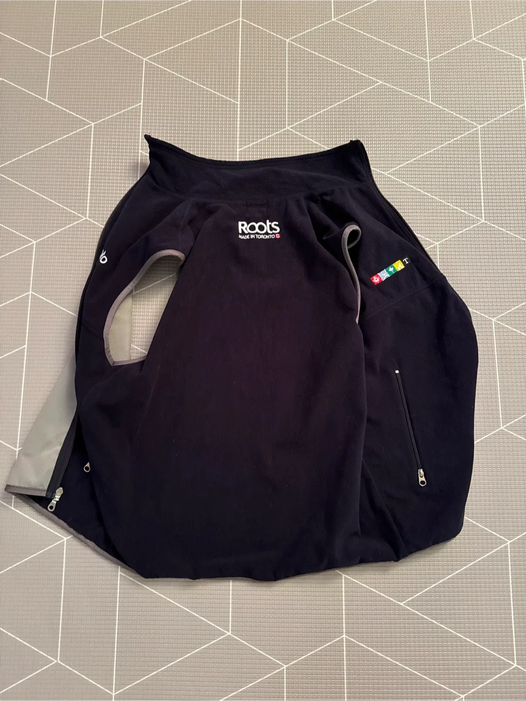 Roots Toronto 2008 Vest - Size M image indicator(3)