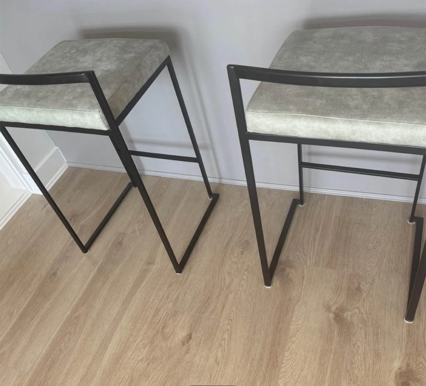 Set of 2 Bar Stools - Grey Seat, Black Frame image indicator(5)