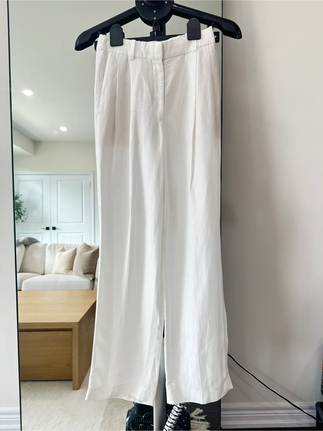 Aritzia Pleated Linen Pants Size 0 NWOT thumbnail