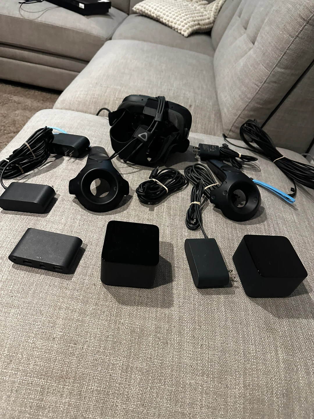 HTC Vive VR Headset with Accessories - photo 3