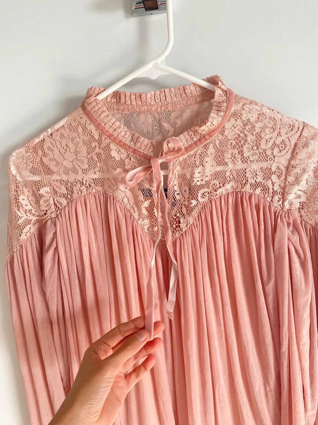 Elegant Pink Bow Lace Heart Neckline Blouse image indicator(4)