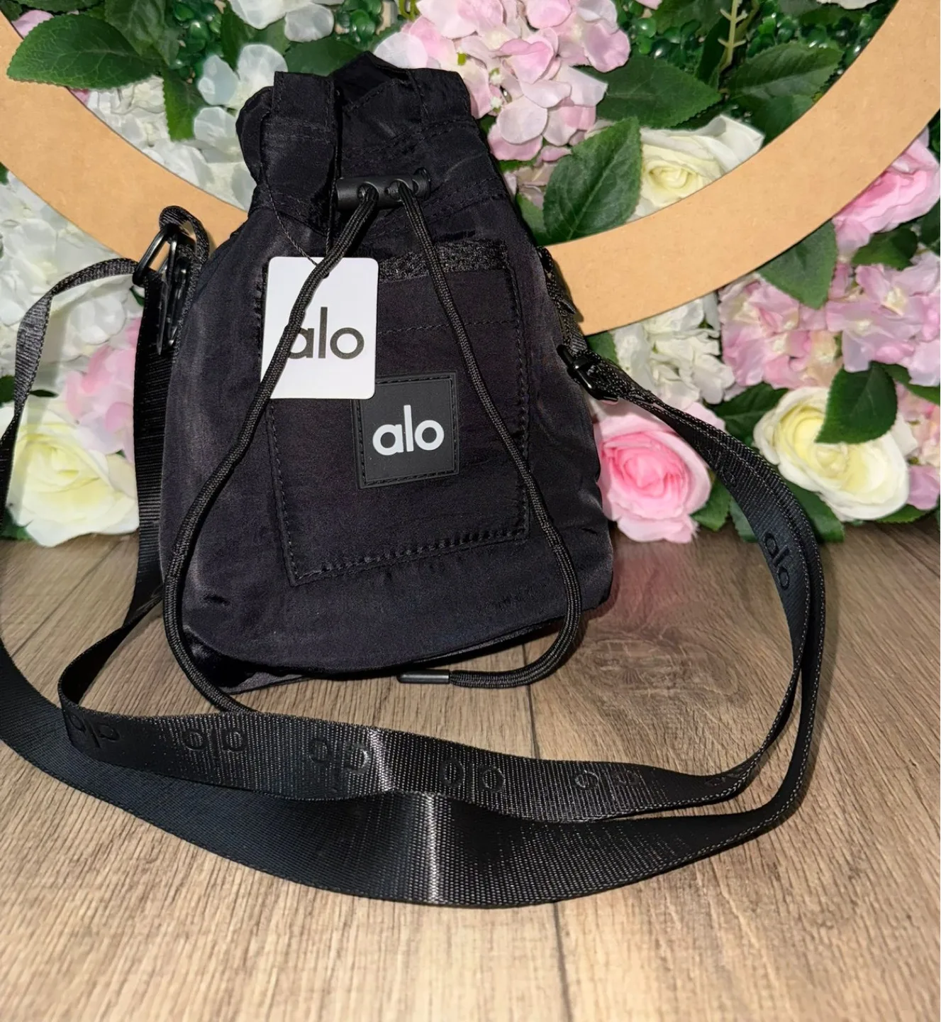 ALO Yoga Drawstring Bucket Bag - Black thumbnail