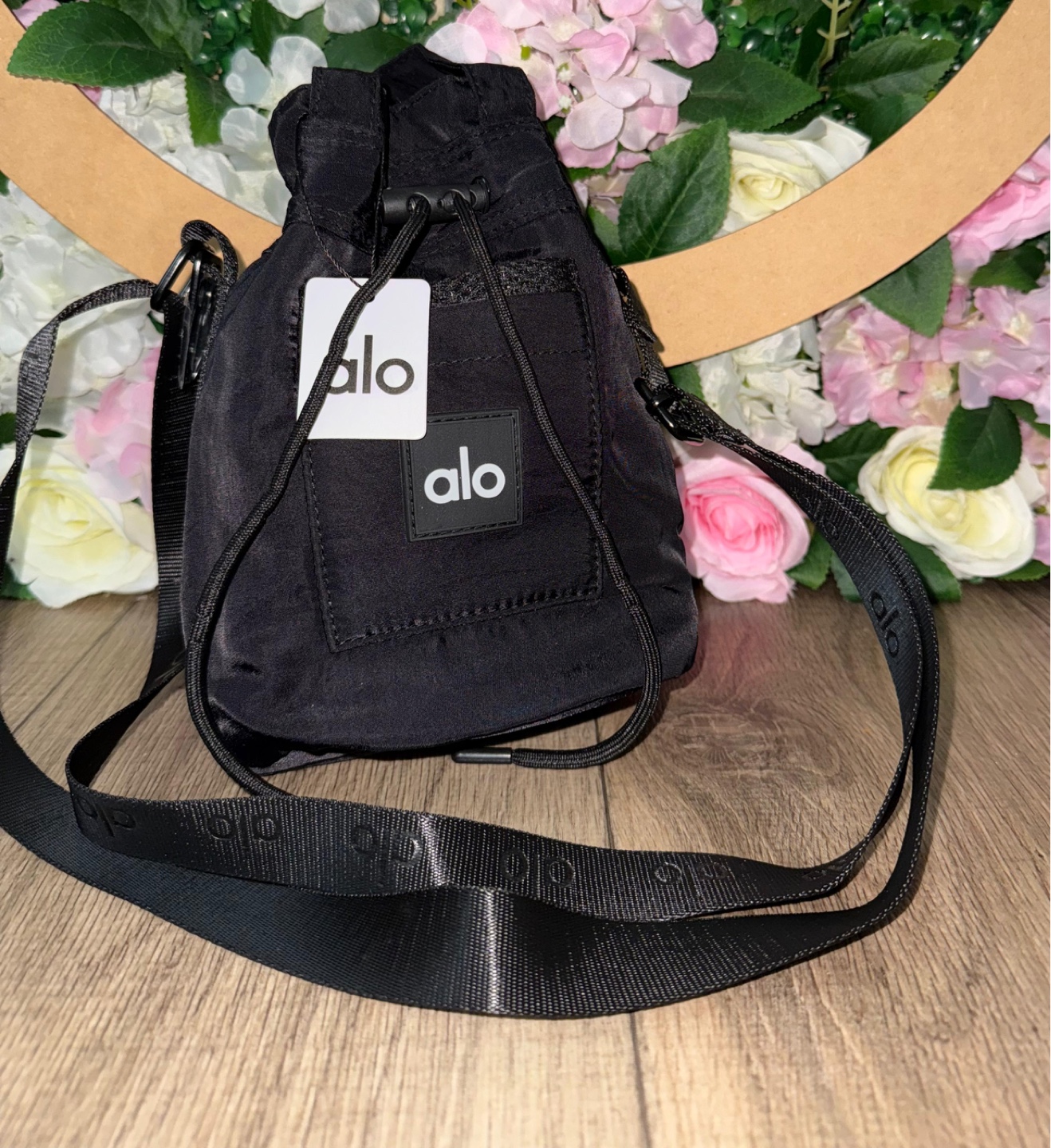 ALO Yoga Drawstring Bucket Bag - Black - photo 3