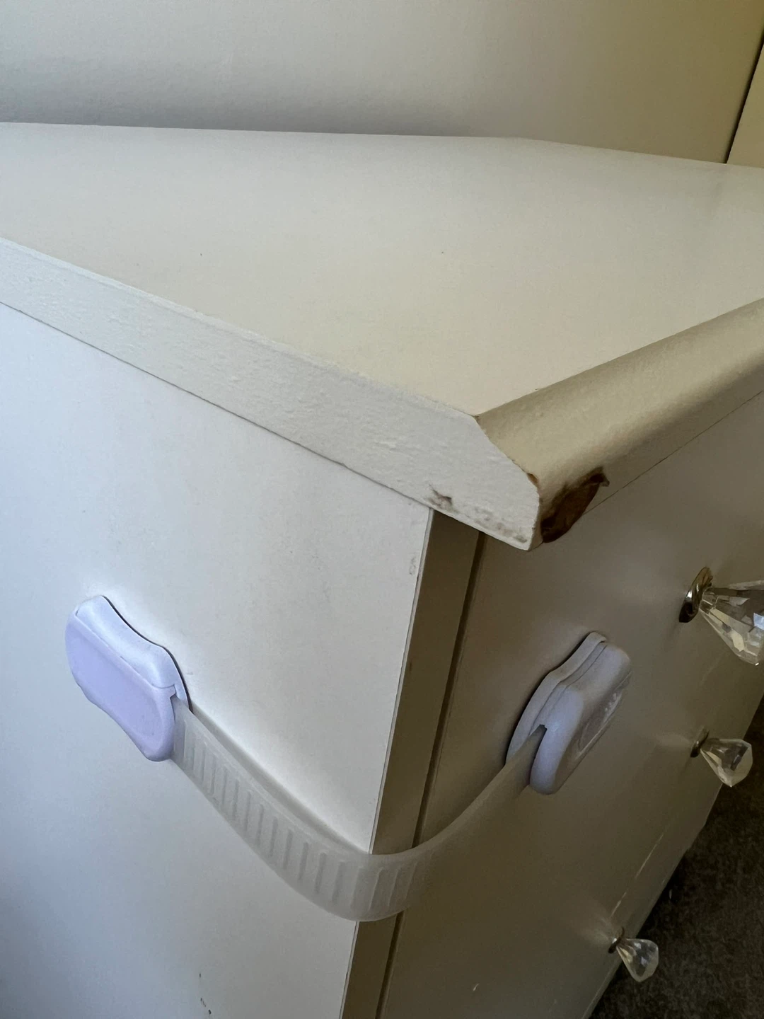 White 4-Drawer Dresser with Crystal Knobs - photo 4