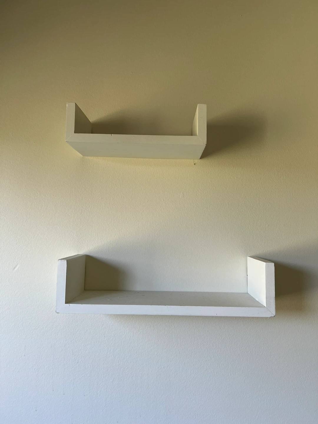 White Wall Shelves - Set of 3 - photo 2