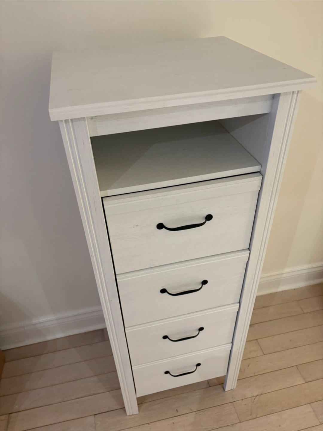 White 4-Drawer Narrow Dresser