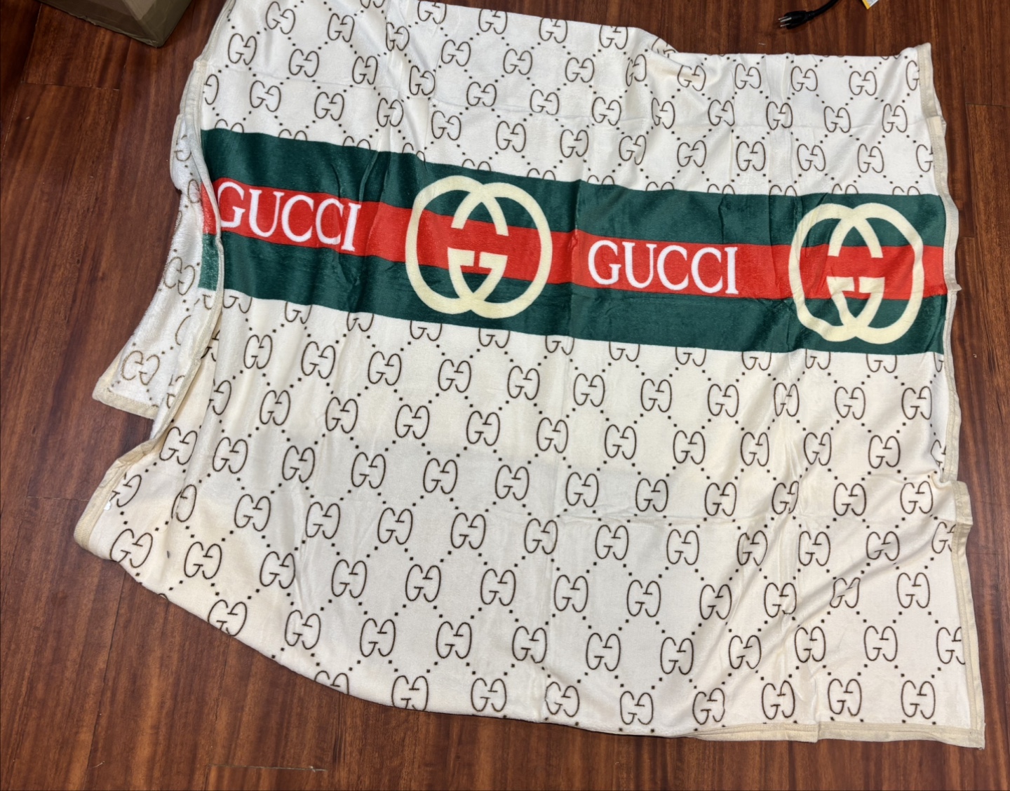 Gucci Blanket - photo 2