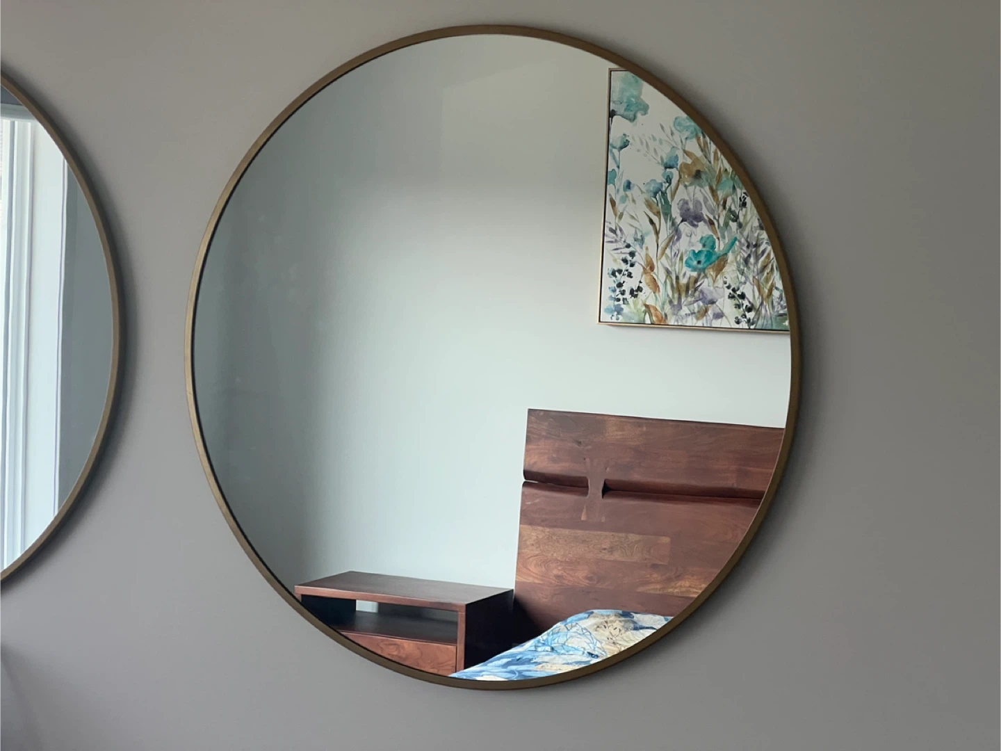 Round Wall Mirror with Gold Frame (Two) - photo 2