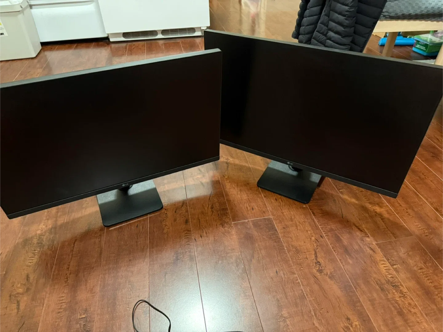 TWO 2-pack 27" Full HD LG Monitors Screens image indicator(4)