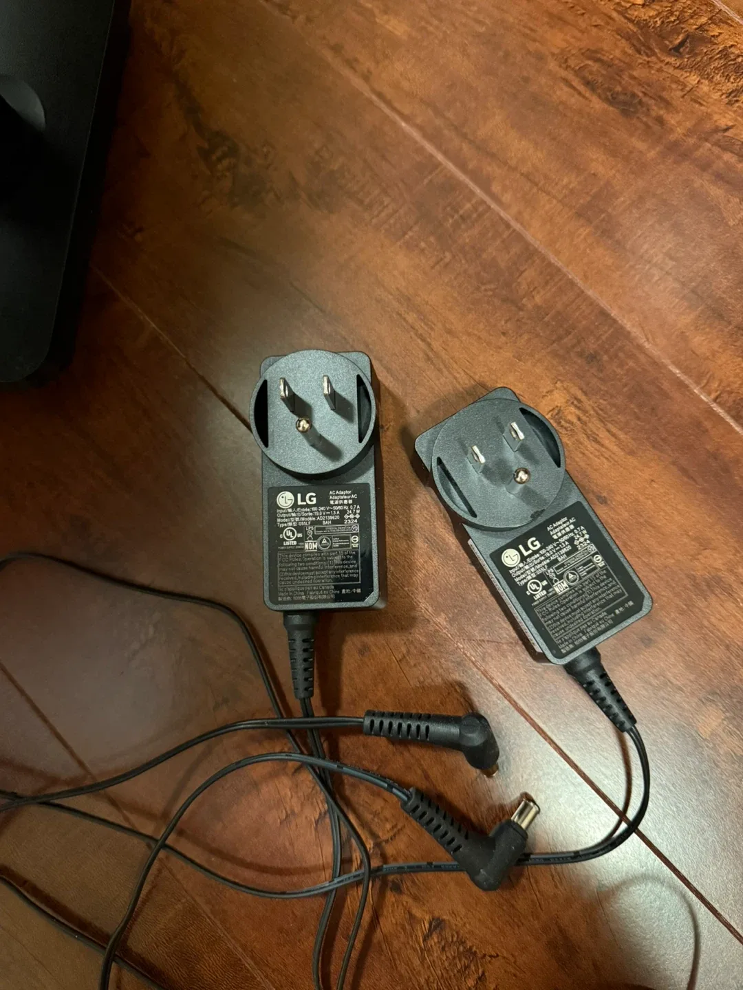 TWO 2-pack 27" Full HD LG Monitors Screens image indicator(8)