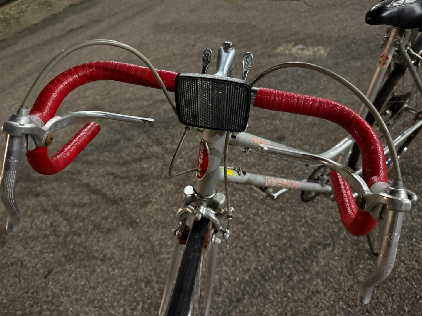 Vintage, 1980, Schwinn Road Bike - Silver and Red. - photo 5