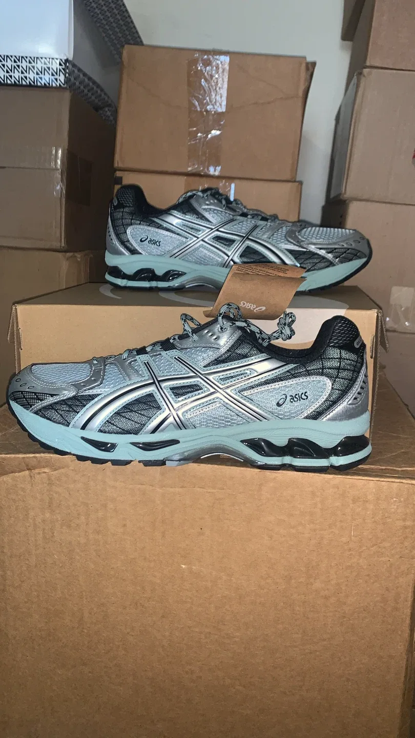 Brand new Asics Gel Nimbus 10.1 Running Shoes thumbnail
